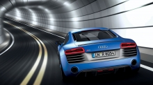 Audi R8 в тоннеле с крутыми поворотами